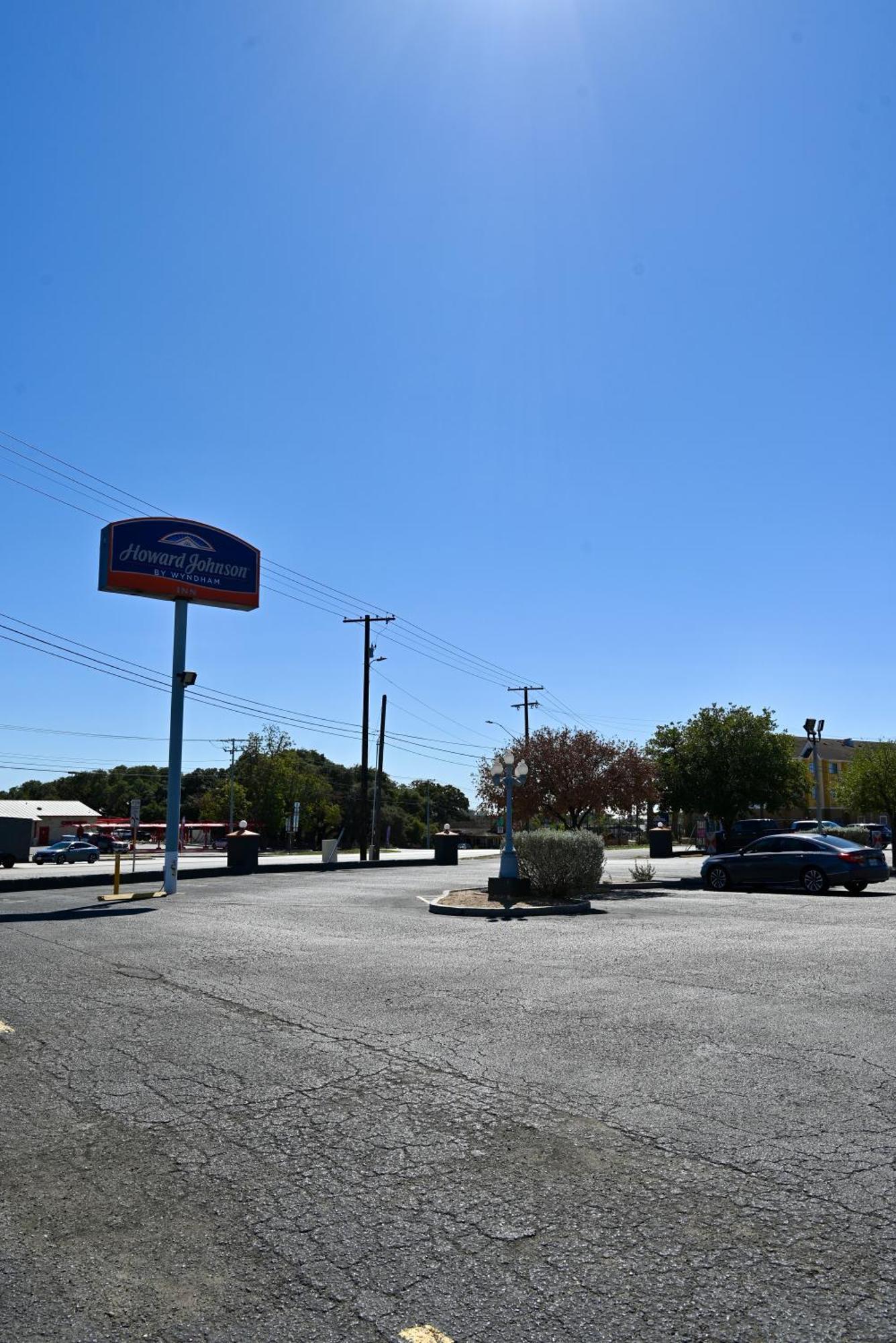 Howard Johnson By Wyndham Near Schlitterbahn Нью Браунфелс Экстерьер фото